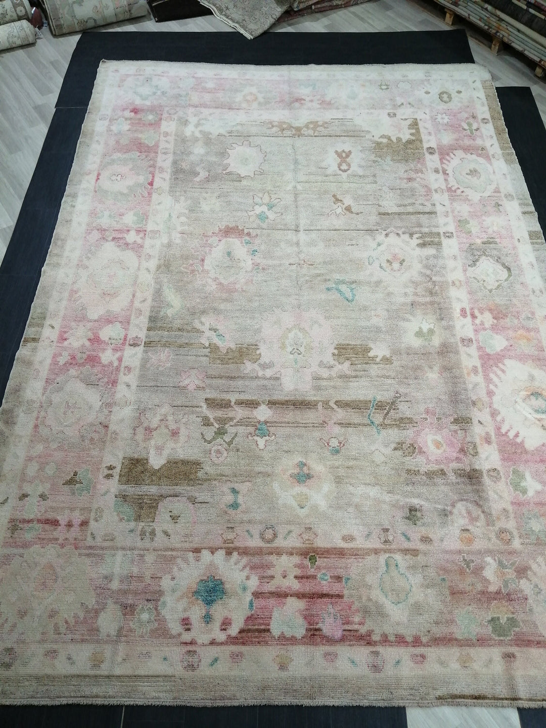 Beige Turkish Oushak Rug 9' x 13' 1" Hand-Knotted close-up