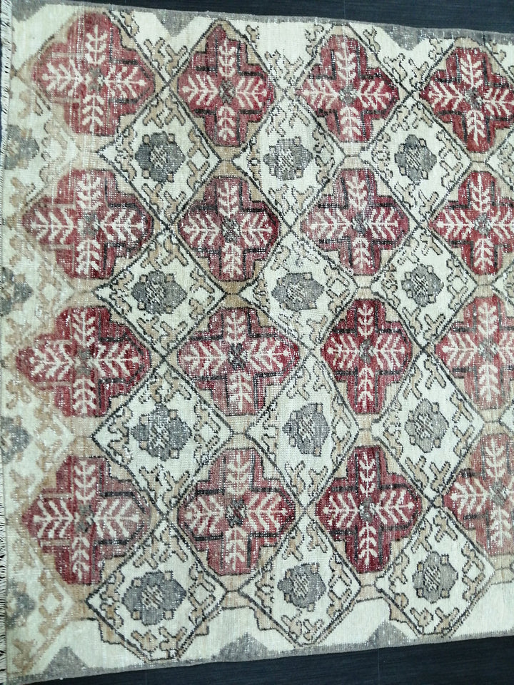 Turkish Oushak Rug 4' 6" x 6' 4" Hand-Knotted pattern