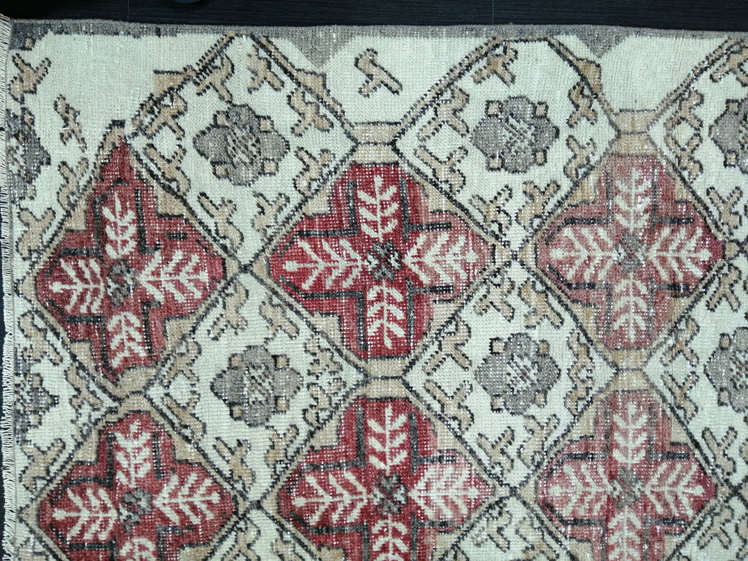 Turkish Oushak Rug 4' 6" x 6' 4" Hand-Knotted texture