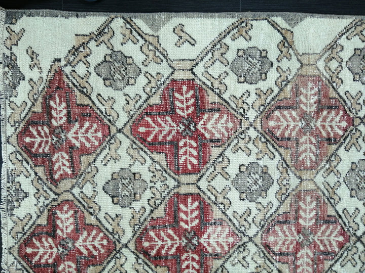 Turkish Oushak Rug 4' 6" x 6' 4" Hand-Knotted texture