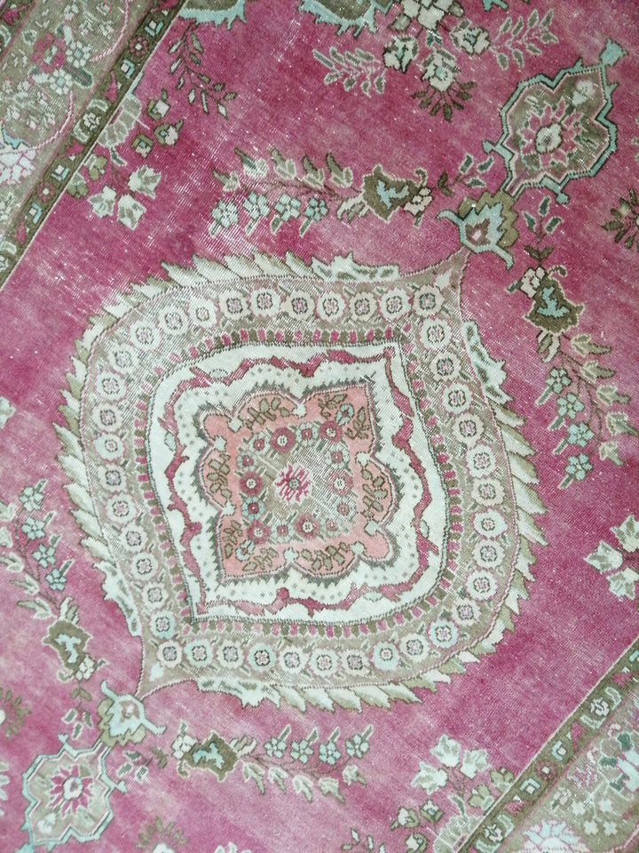 Turkish Oushak Rug 6' 6" x 9' 8" Hand-Knotted border