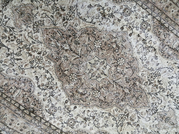 Rust Turkish Oushak Rug 6' 6" x 9' 10" Hand-Knotted border