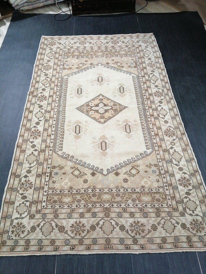 Rust Turkish Oushak Rug 5' 3" x 9' Hand-Knotted border