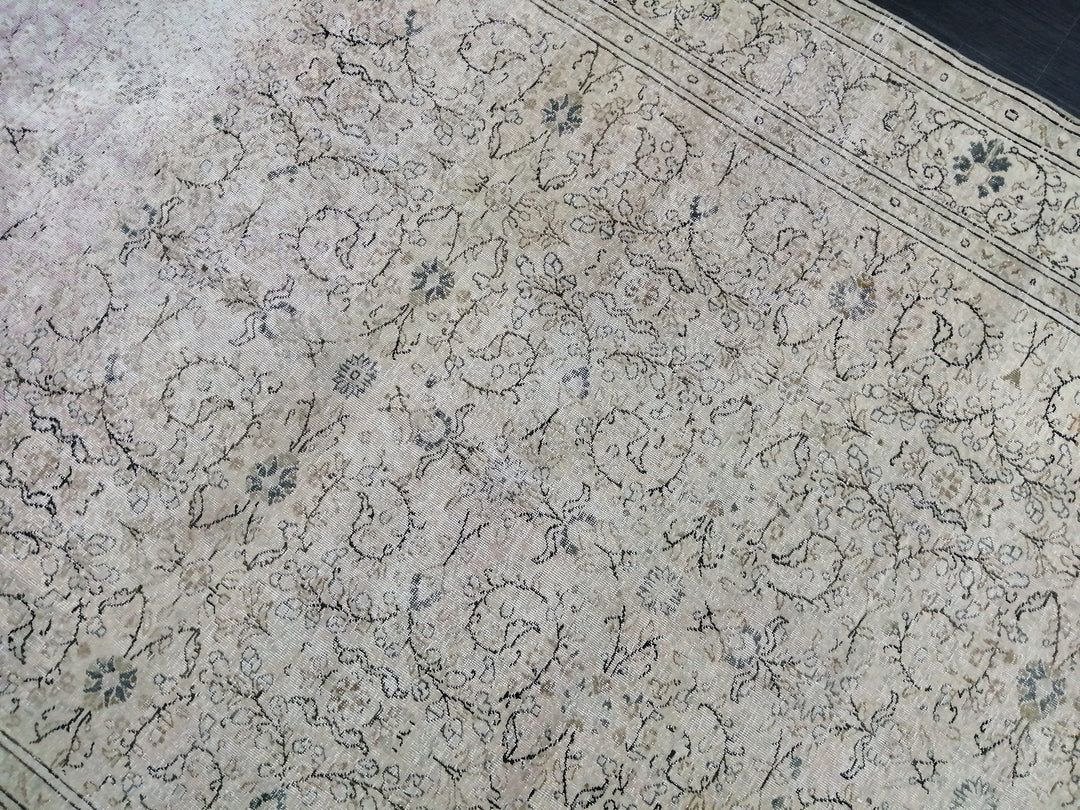 Beige Turkish Oushak Rug 6' x 9' 2" Hand-Knotted close-up