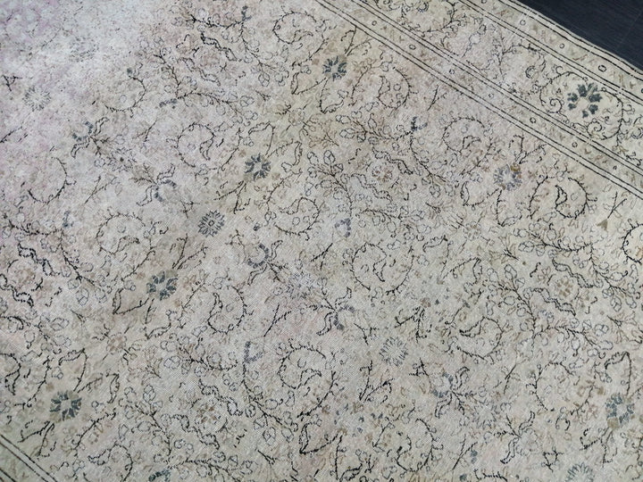 Beige Turkish Oushak Rug 6' x 9' 2" Hand-Knotted close-up