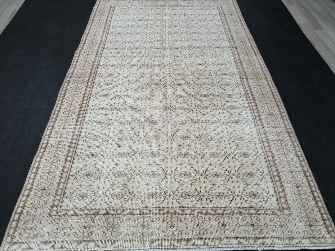Rust Turkish Oushak Rug 5' 2" x 9' Hand-Knotted detail