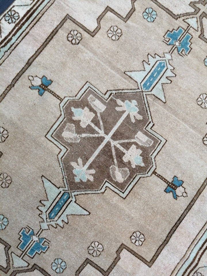 Turkish Runner Rug 4' 2" x 8' 3" Hand-Knotted pattern