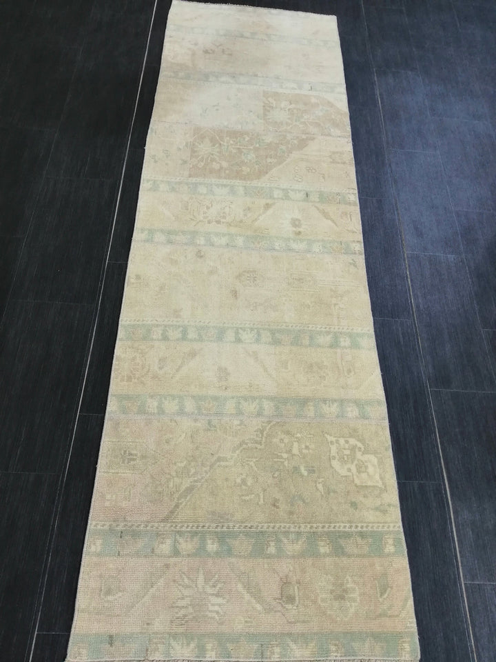 Beige Turkish Runner Rug 2' 6" x 8' 4" Hand-Knotted texture