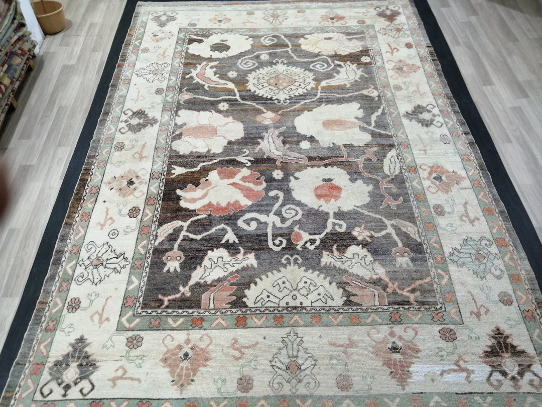 Turkish Oushak Rug 8' 9" x 12' 6" Hand-Knotted border