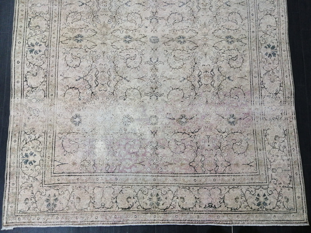 Beige Turkish Oushak Rug 6' x 9' 2" Hand-Knotted texture