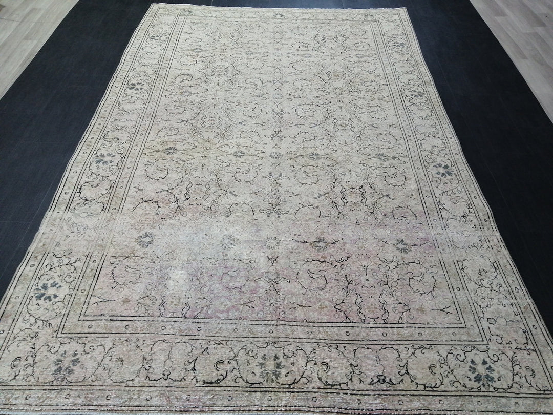 Beige Turkish Oushak Rug 6' x 9' 2" Hand-Knotted pattern