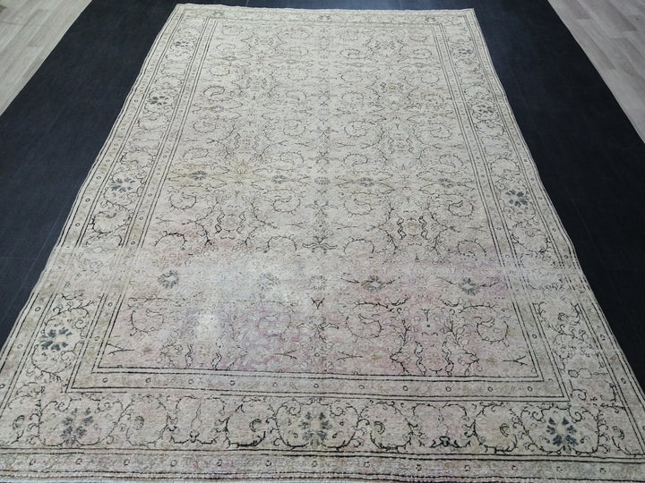 Beige Turkish Oushak Rug 6' x 9' 2" Hand-Knotted pattern