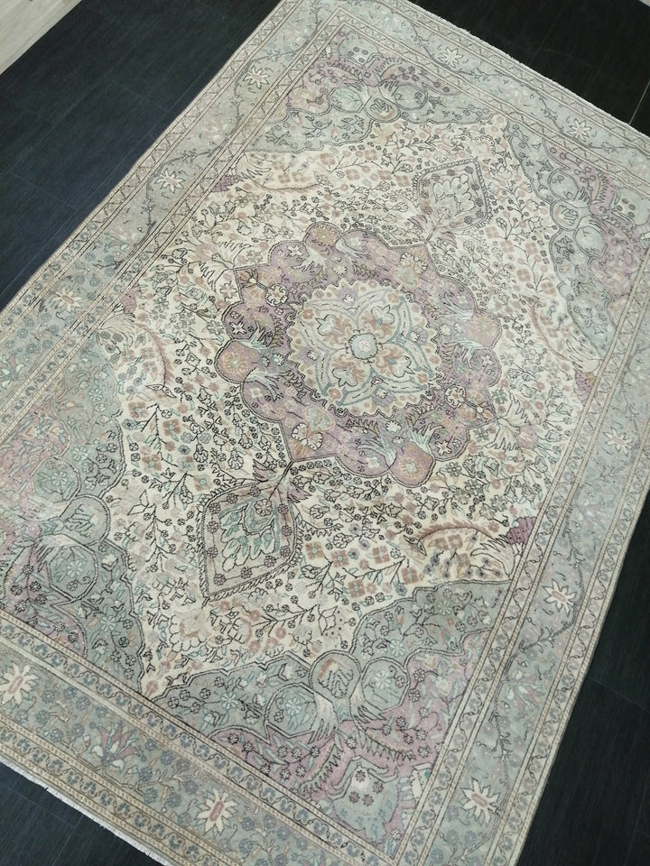Beige Turkish Oushak Rug 6' 2" x 9' 4" Hand-Knotted border