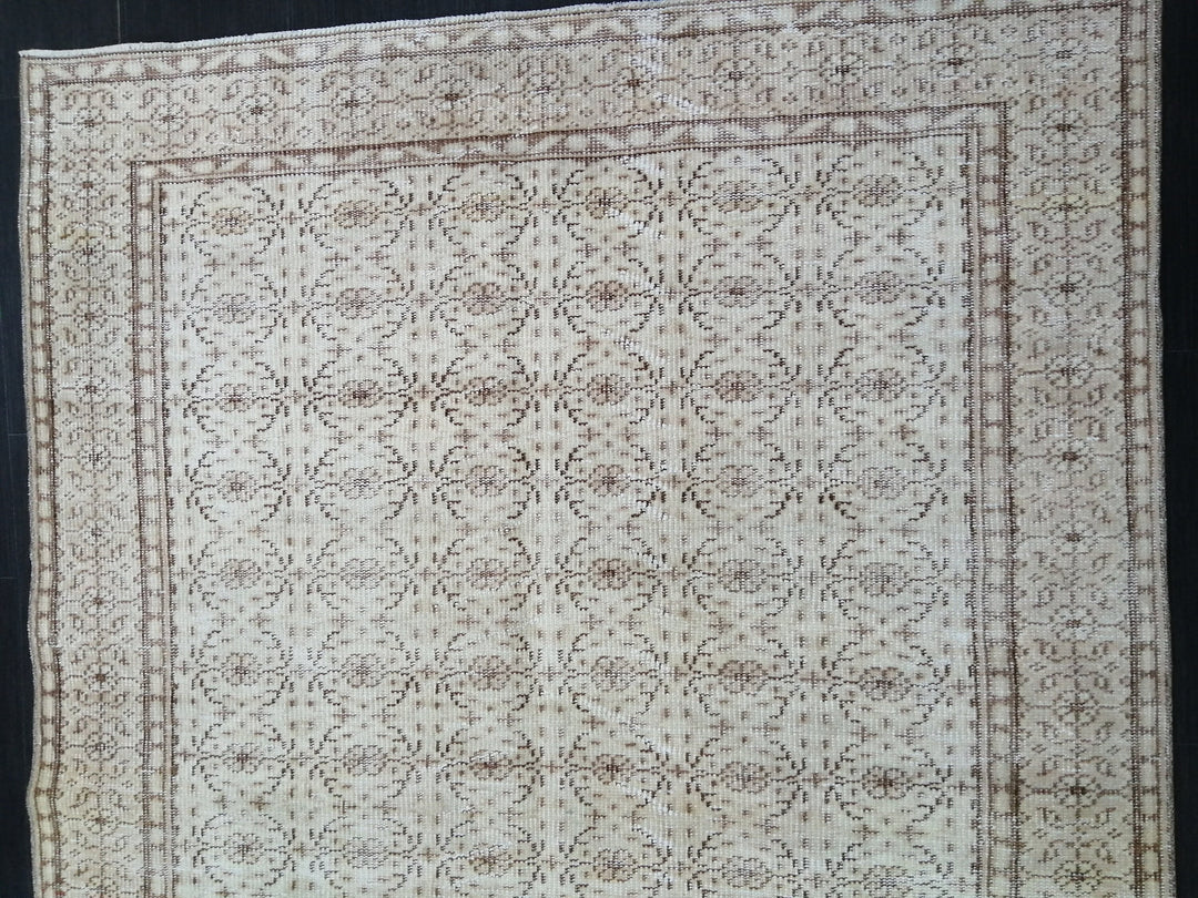 Rust Turkish Oushak Rug 5' 2" x 9' Hand-Knotted close-up