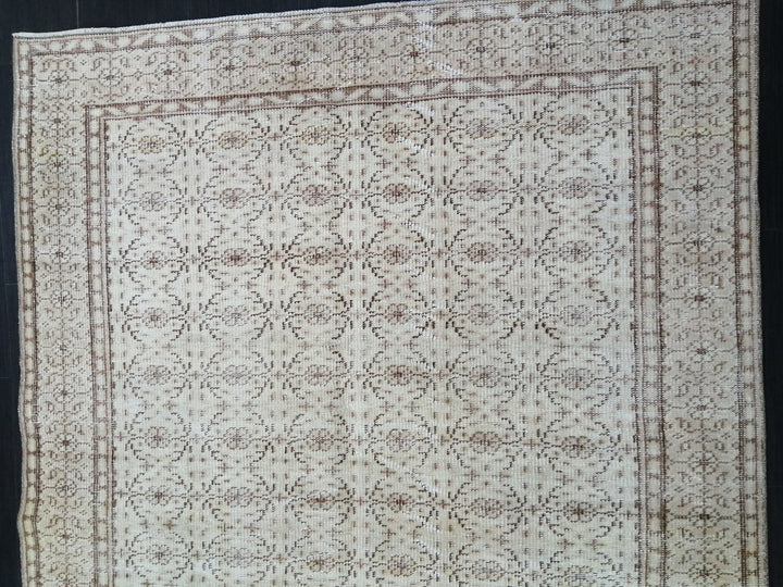 Rust Turkish Oushak Rug 5' 2" x 9' Hand-Knotted close-up