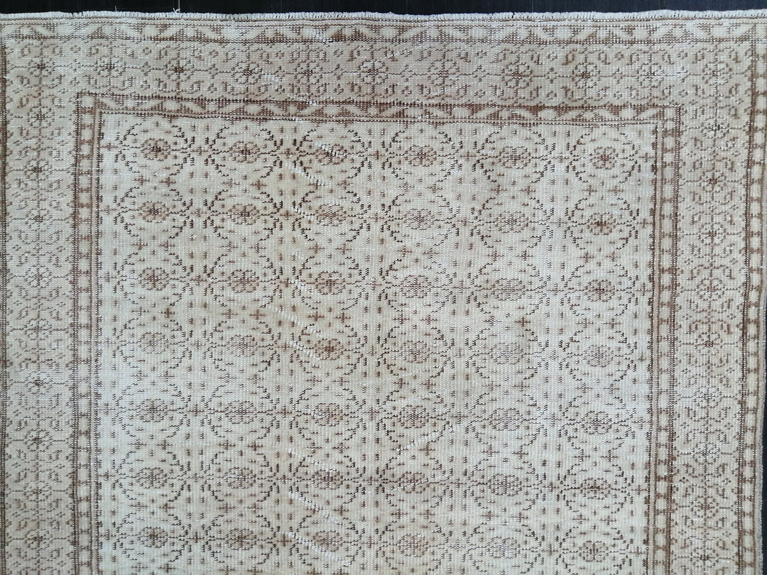 Rust Turkish Oushak Rug 5' 2" x 9' Hand-Knotted border