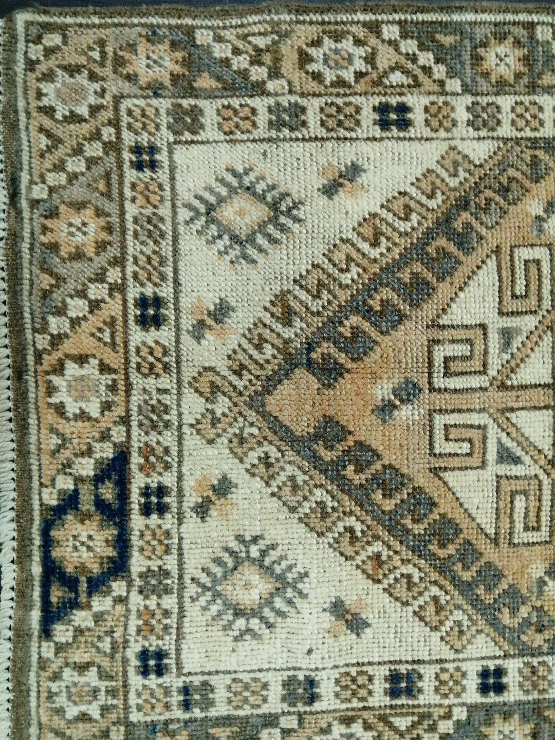 Tan Turkish Oushak Rug 2' 4" x 3' 11" Hand-Knotted close-up