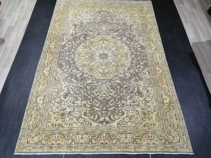 Beige Turkish Runner Rug 6' 6" x 9' 11" Hand-Knotted texture