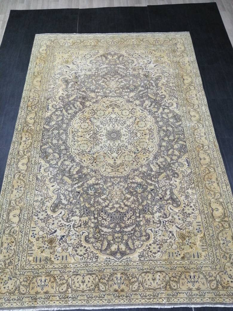 Beige Turkish Runner Rug 6' 6" x 9' 11" Hand-Knotted border