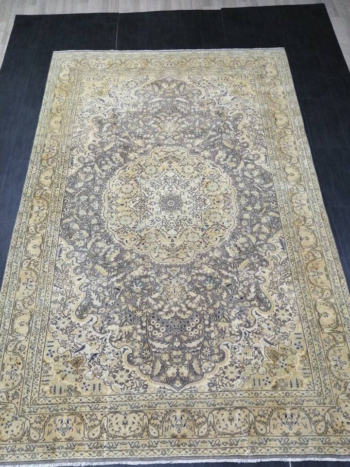 Beige Turkish Runner Rug 6' 6" x 9' 11" Hand-Knotted border
