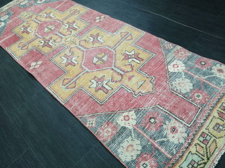 Beige Turkish Runner Rug 2' 6" x 7' 3" Hand-Knotted texture