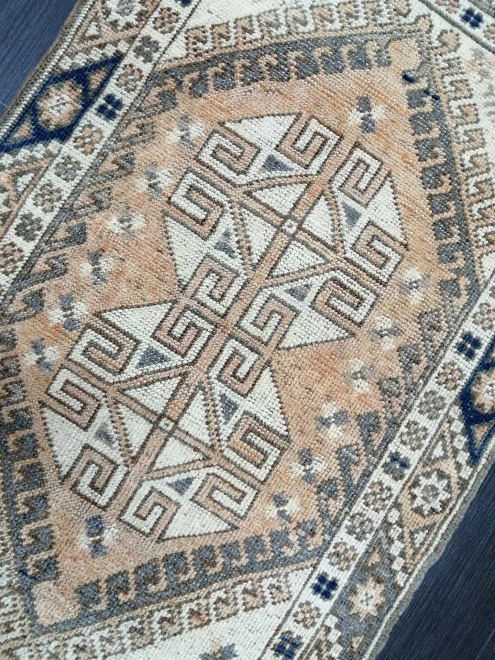 Tan Turkish Oushak Rug 2' 4" x 3' 11" Hand-Knotted detail