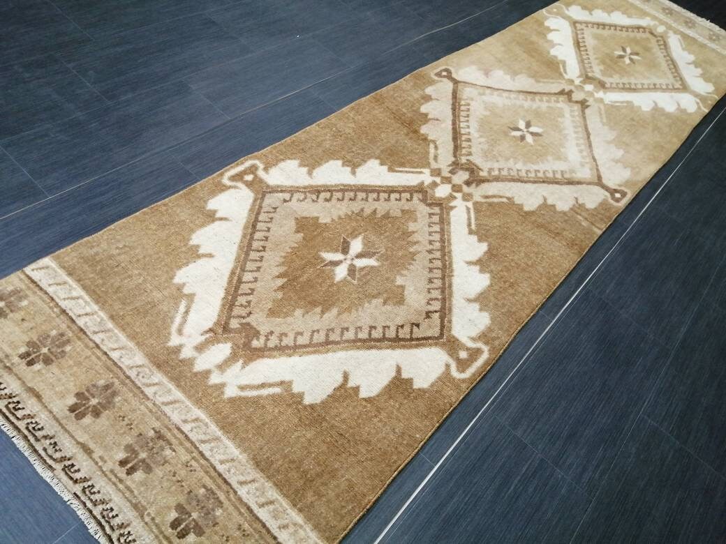 Turkish Runner Rug 2' 7" x 10' 10" Hand-Knotted texture