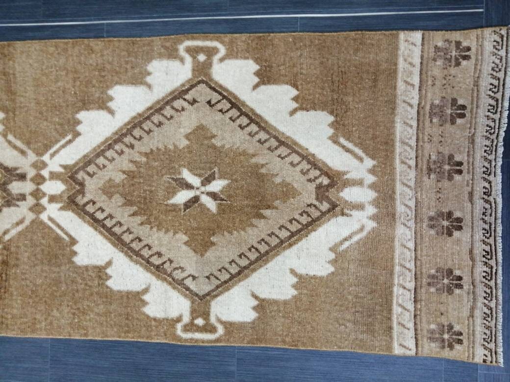 Turkish Runner Rug 2' 7" x 10' 10" Hand-Knotted border