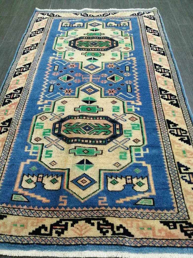 Beige Turkish Runner Rug 2' 6" x 4' 3" Hand-Knotted pattern