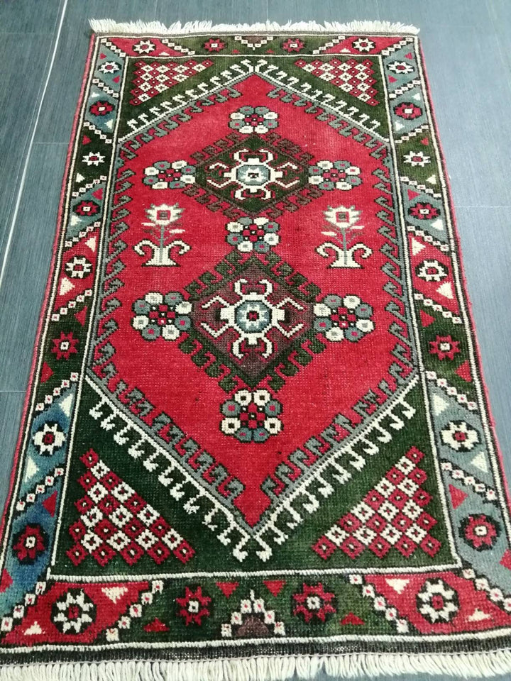 Beige Turkish Runner Rug 2' 4" x 3' 10" Hand-Knotted detail