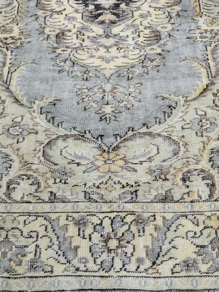 Turkish Runner Rug 6' x 10' Hand-Knotted texture
