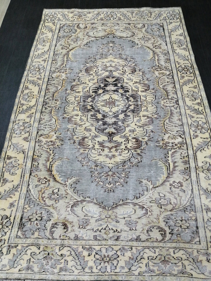 Turkish Runner Rug 6' x 10' Hand-Knotted close-up