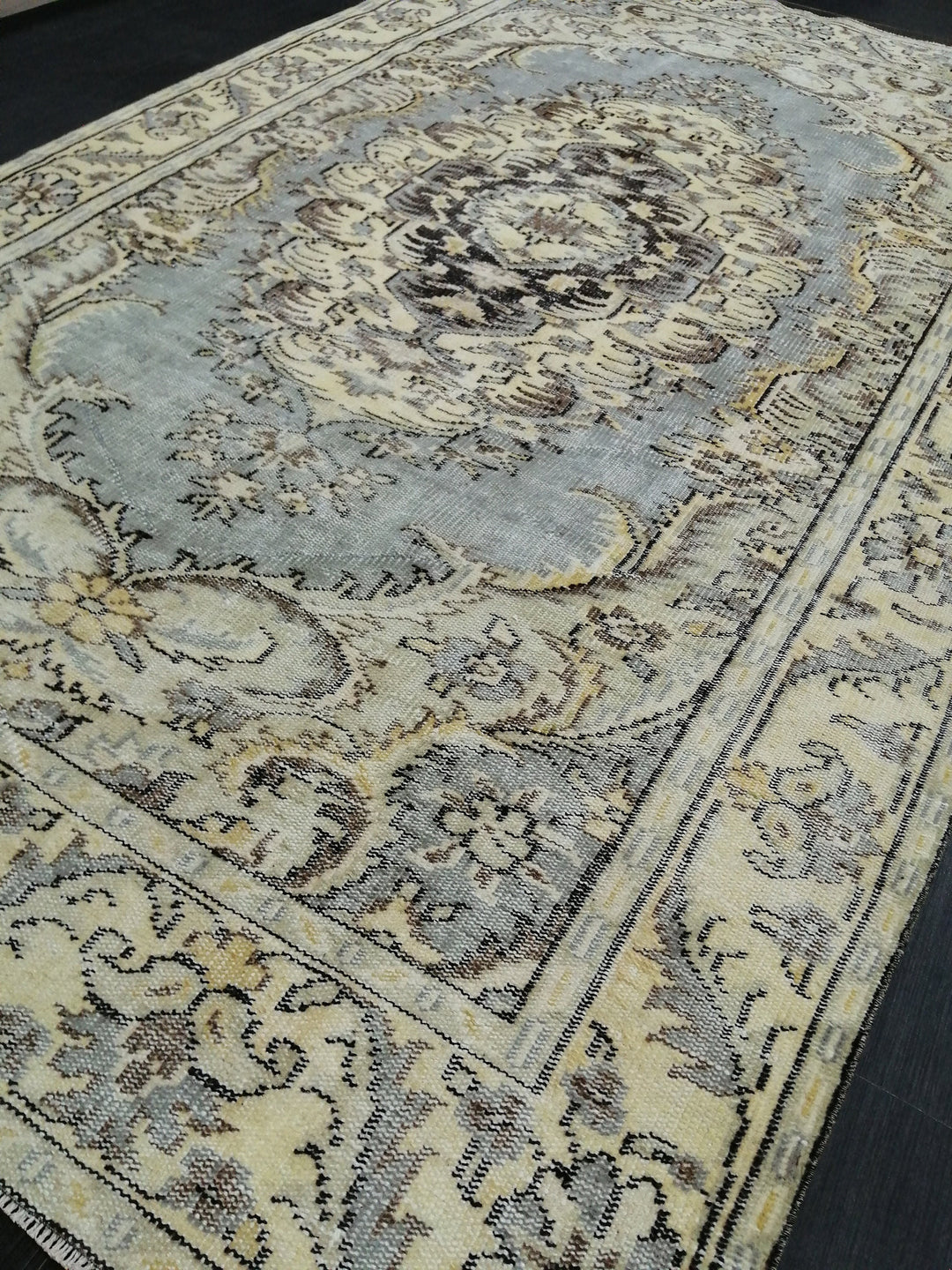 Turkish Runner Rug 6' x 10' Hand-Knotted pattern