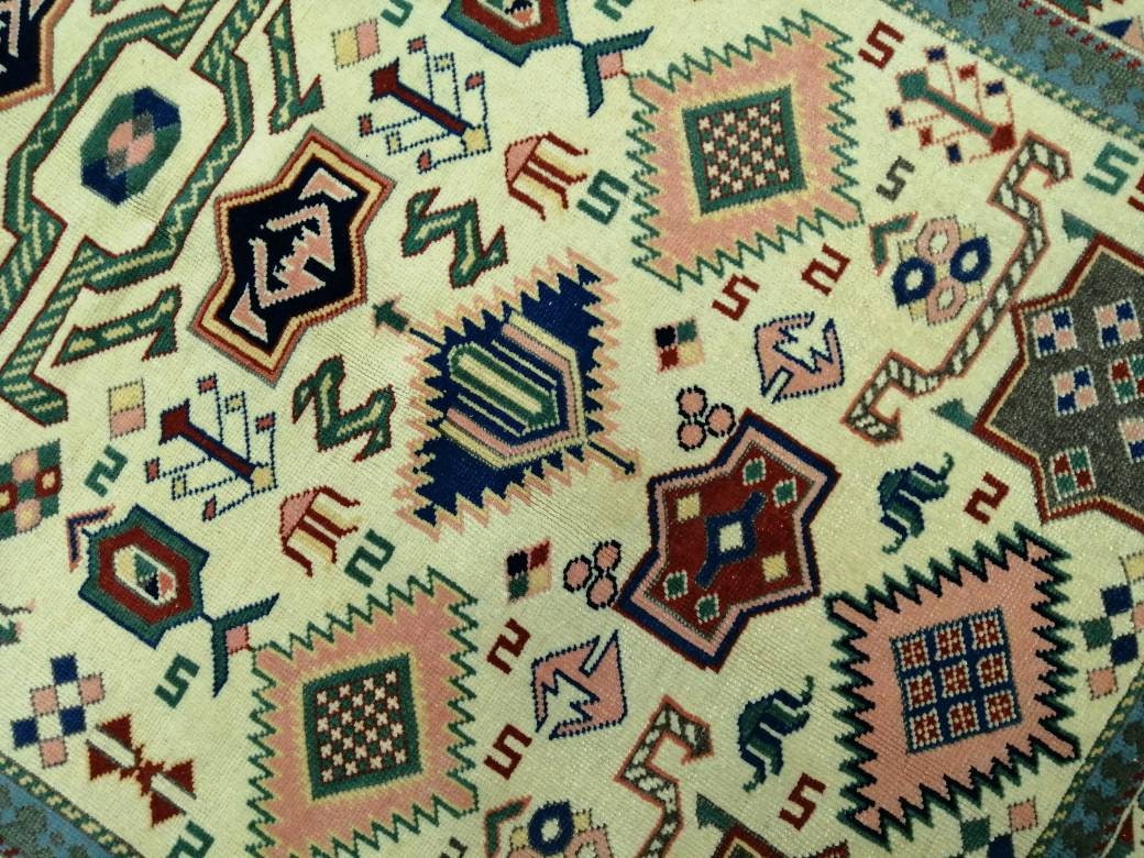 Beige Turkish Runner Rug 5' 1" x 7' Hand-Knotted pattern