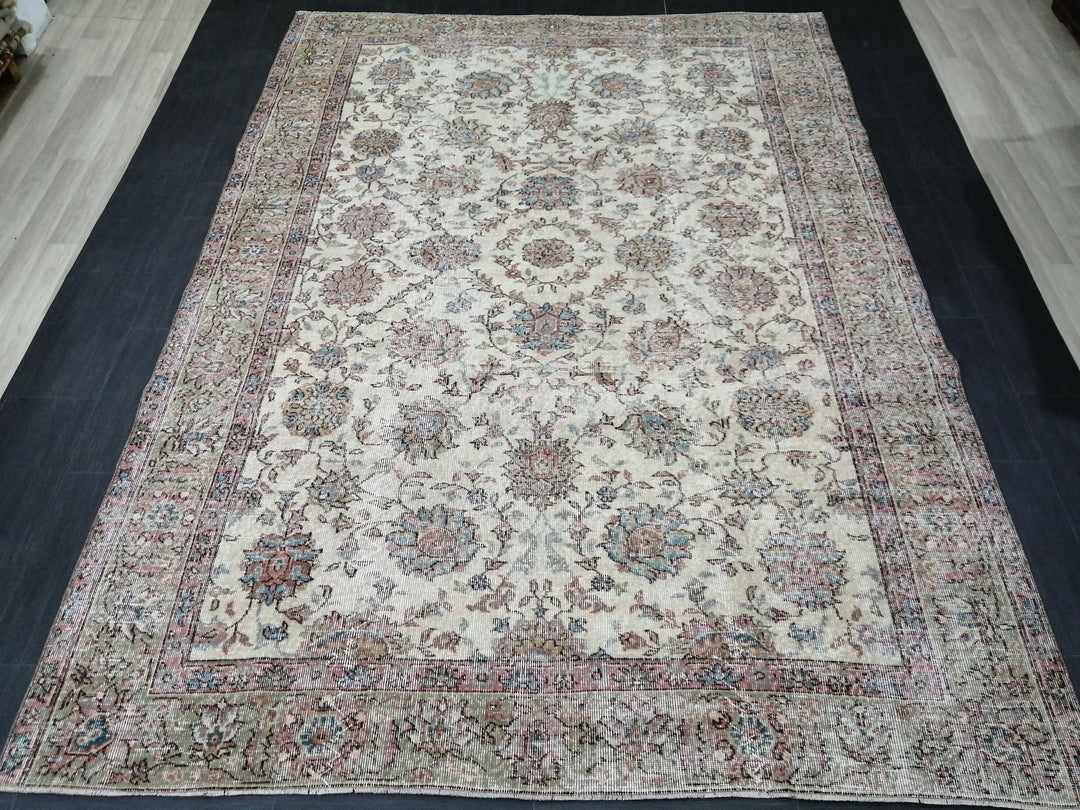 Turkish Oushak Rug 7' 2" x 9' 11" Hand-Knotted close-up