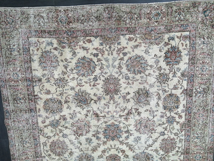 Turkish Oushak Rug 7' 2" x 9' 11" Hand-Knotted border