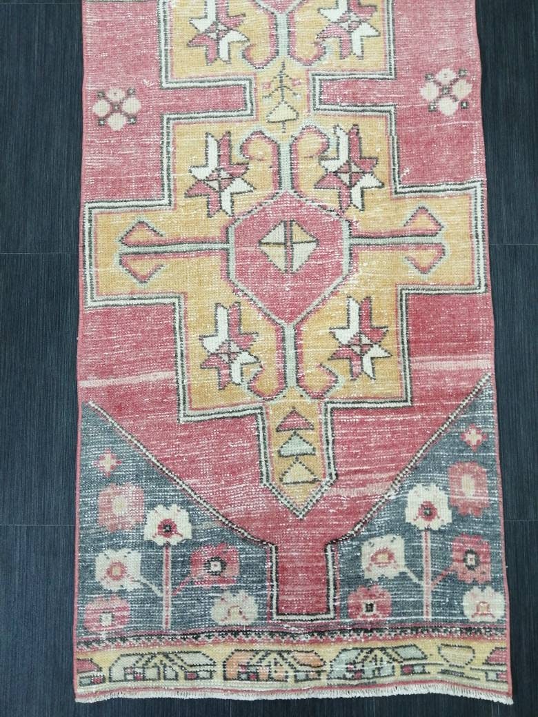 Beige Turkish Runner Rug 2' 6" x 7' 3" Hand-Knotted close-up