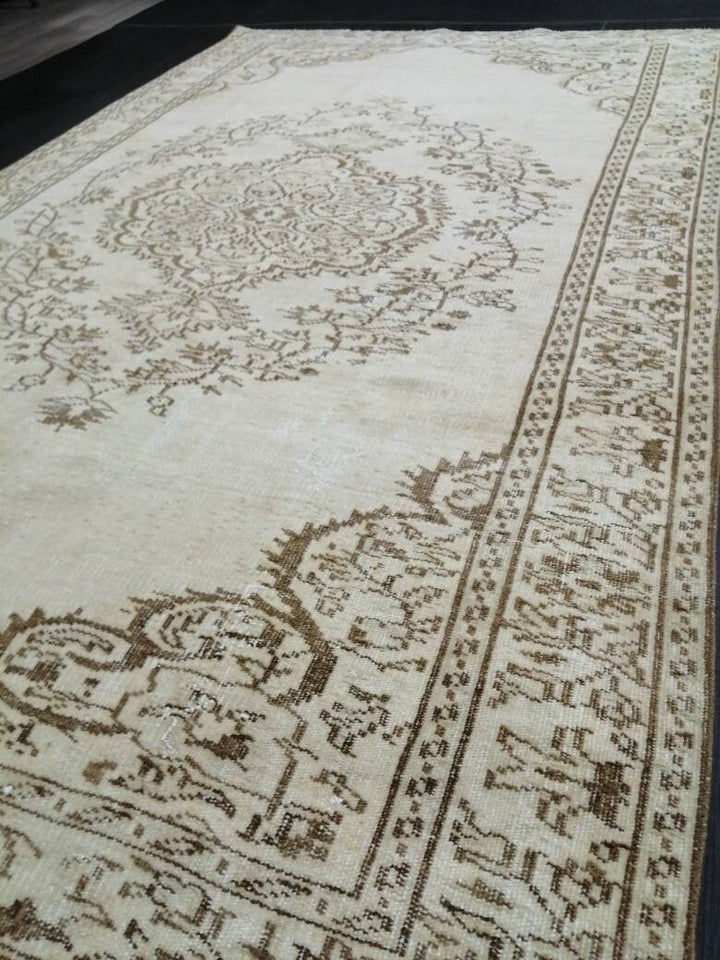 Rust Runner Rug 5' 9" x 9' 1" - No. WR28494