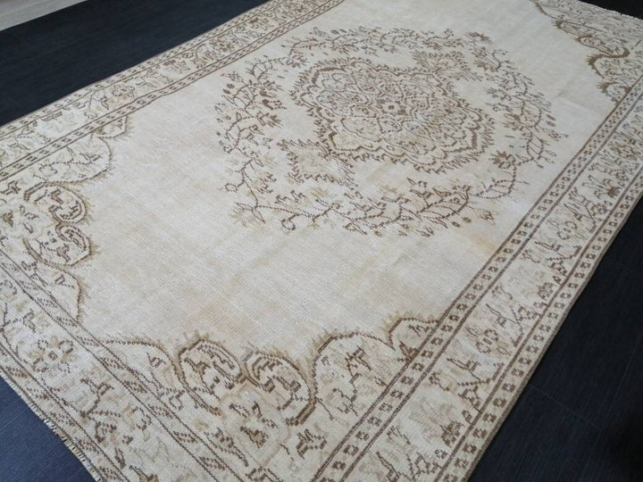 Rust Runner Rug 5' 9" x 9' 1" - No. WR28494