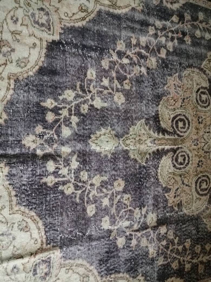 Turkish Runner Rug 5' 5" x 10' 8" Hand-Knotted pattern