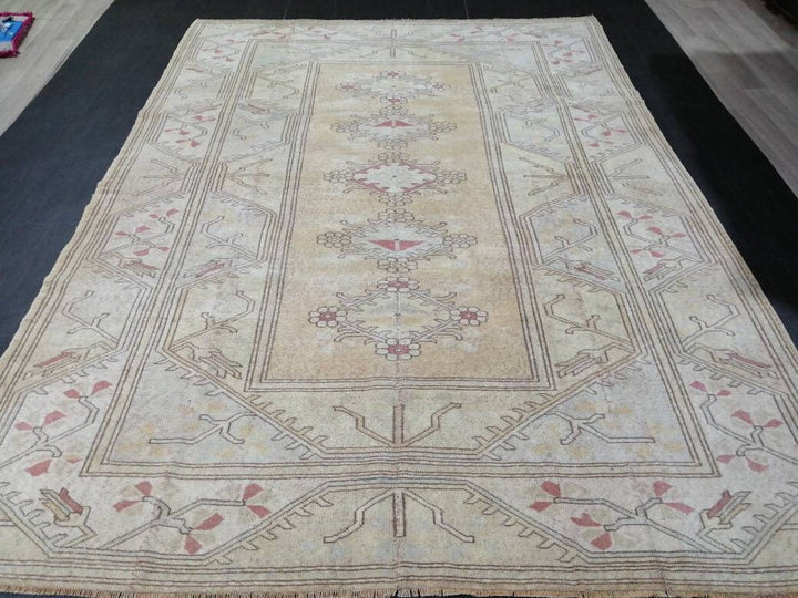 Beige Turkish Oushak Rug 6' 9" x 9' 6" Hand-Knotted pattern