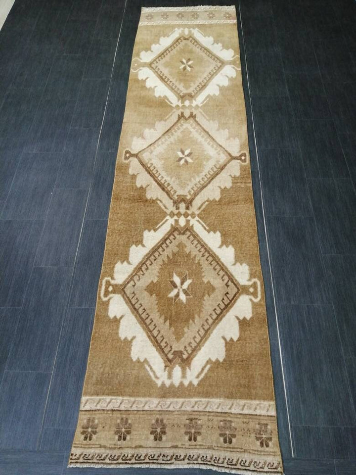 Turkish Runner Rug 2' 7" x 10' 10" Hand-Knotted detail