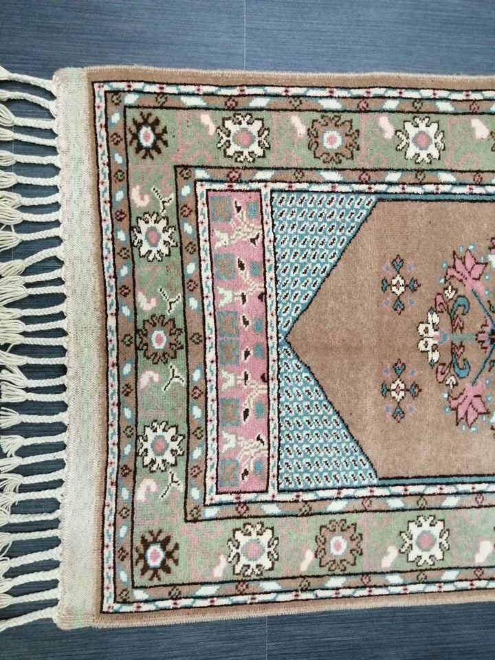 Beige Turkish Runner Rug 2' 7" x 4' 8" Hand-Knotted close-up