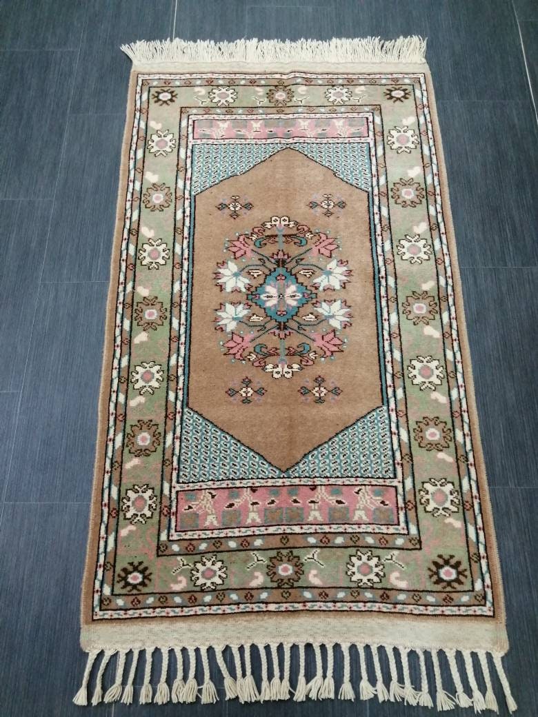 Beige Turkish Runner Rug 2' 7" x 4' 8" Hand-Knotted detail