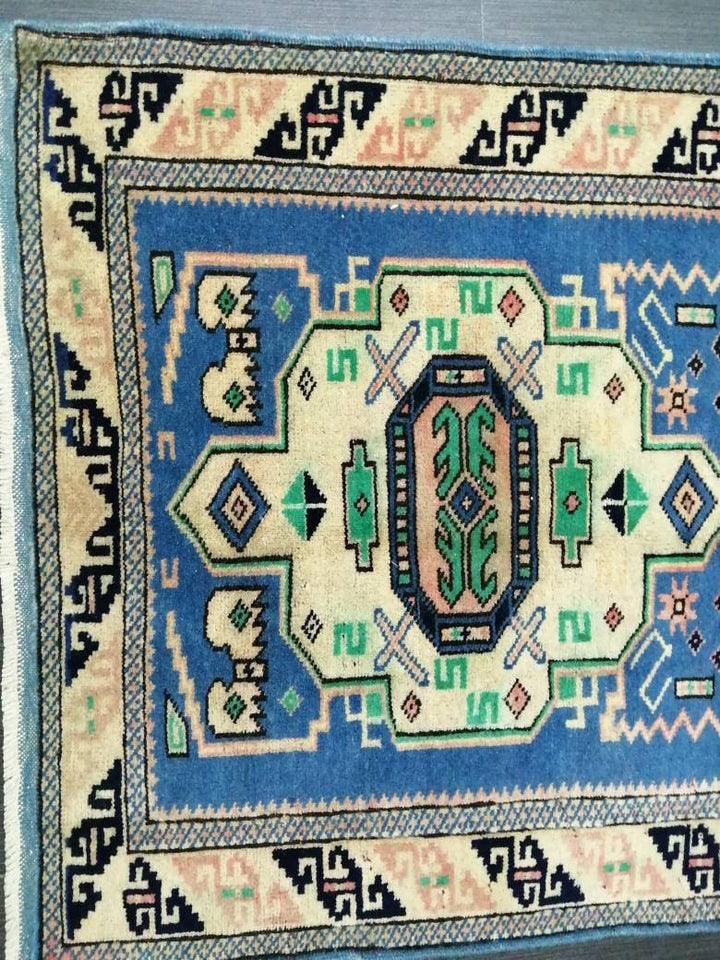 Beige Turkish Runner Rug 2' 6" x 4' 3" Hand-Knotted detail