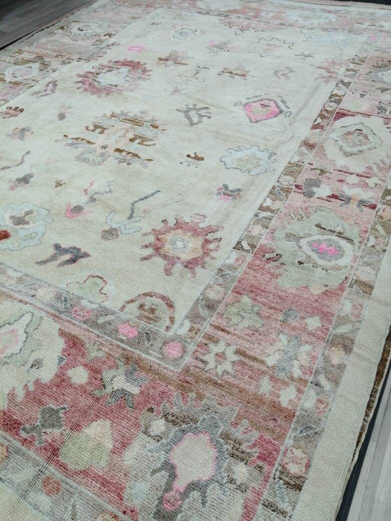 Turkish Oushak Rug 9' x 12' 2" Hand-Knotted close-up