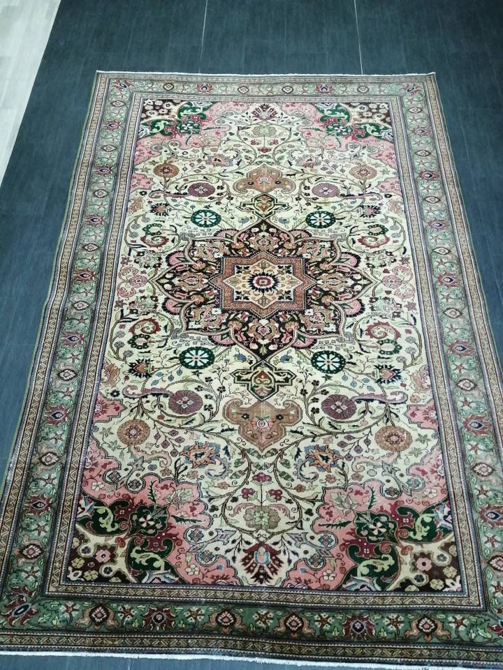 Beige Turkish Oushak Rug 6' 6" x 9' 8" Hand-Knotted texture