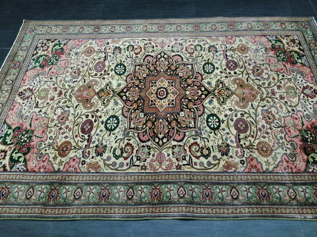 Beige Turkish Oushak Rug 6' 6" x 9' 8" Hand-Knotted border