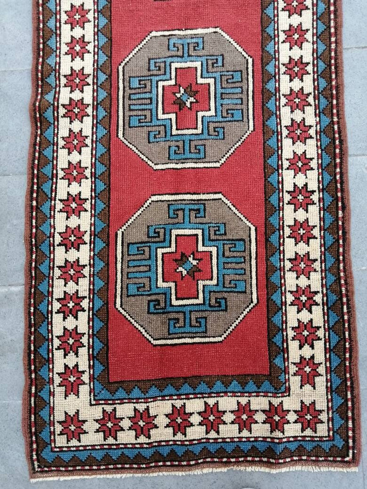 Beige Turkish Runner Rug 2' 10" x 13' 2" Hand-Knotted close-up