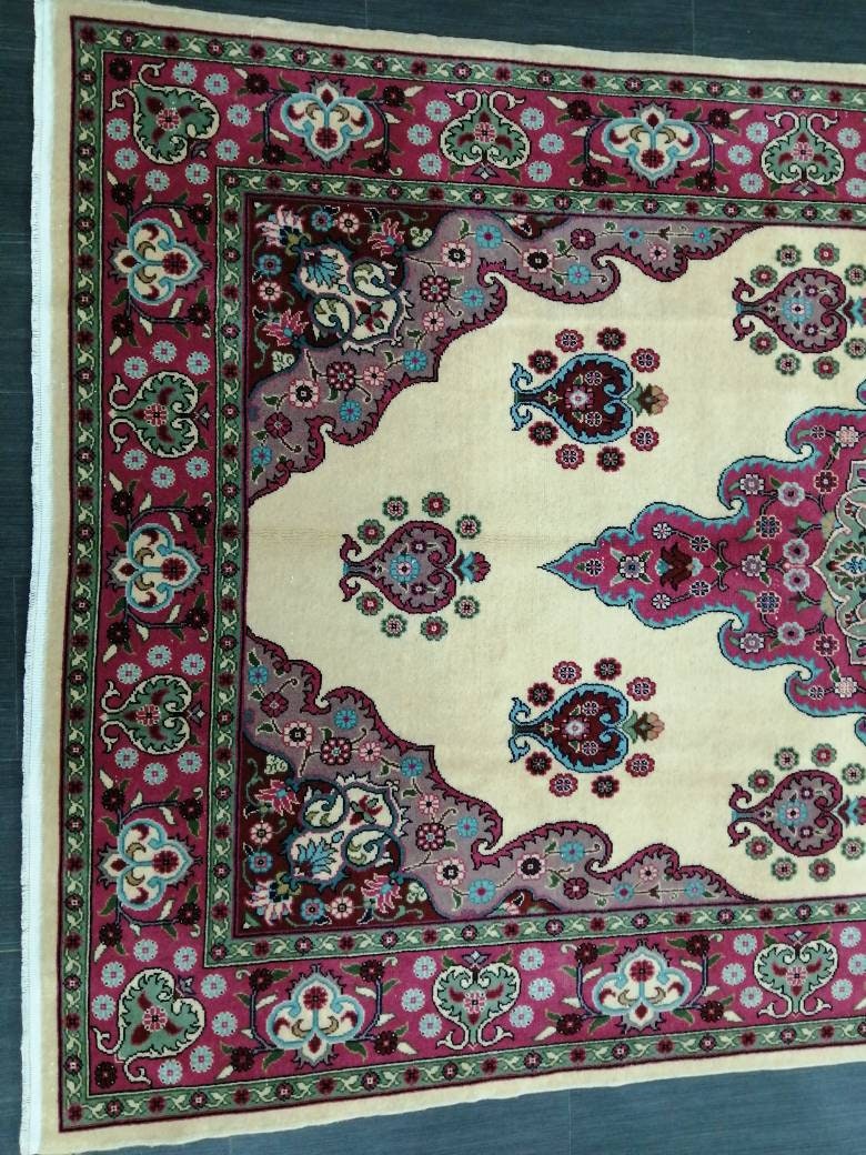 Beige Turkish Oushak Rug 5' 1" x 9' 1" Hand-Knotted pattern